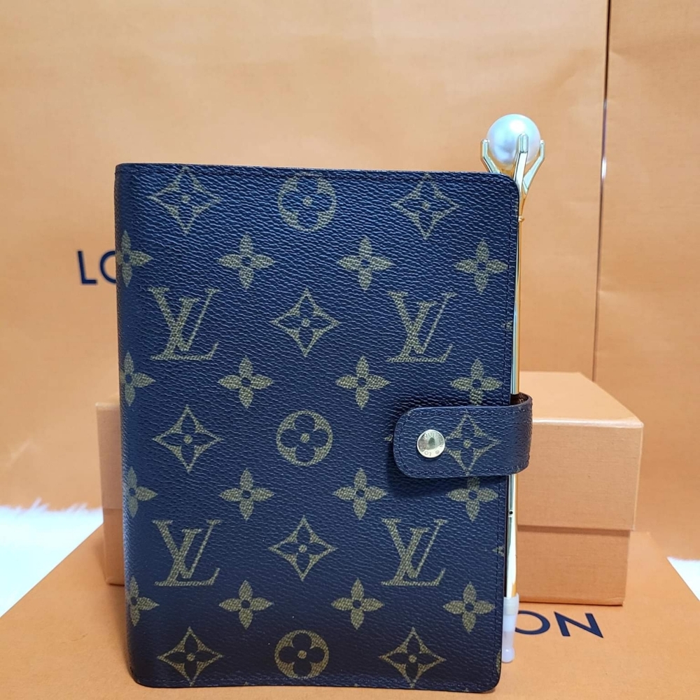 LOUIS VUITTON AGENDA MM